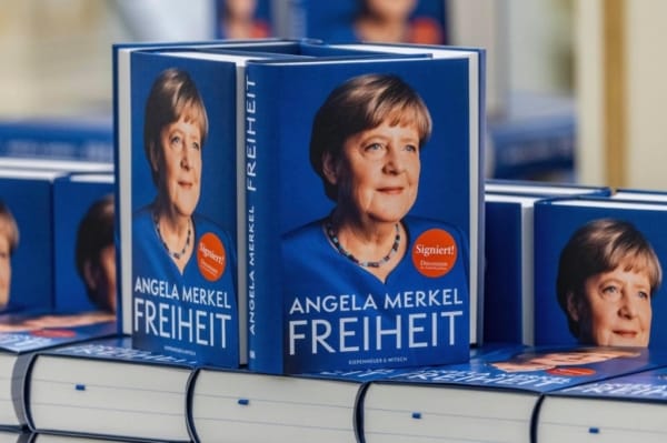 Angela Merkels Autobiografie "Freiheit" erobert die Bestsellerlisten und macht sie zur Millionärin
