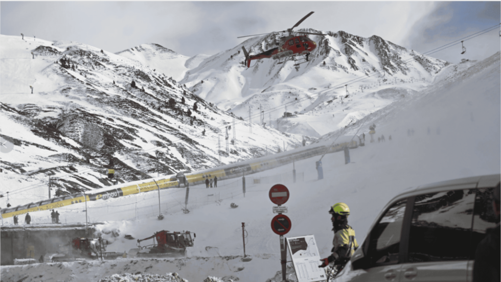 Ein Spanien Skilift Unfall im Skigebiet Astún forderte 30 Verletzte, 10 davon schwer. Ursache des Vorfalls ist unklar, Rettungskräfte waren stundenlang im Einsatz.