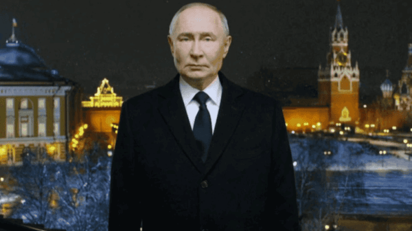 Die Region Kursk könnte 2025 zum Wendepunkt für Putin werden, ähnlich wie 1943 bei Stalingrad. Die instabile Frontlinie und die Bedeutung der Kurs Ukraine Karte könnten den ukrainischen Streitkräften entscheidende Vorteile verschaffen und das Ende für Putin einleiten.