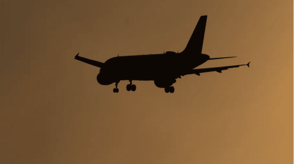 Charterflug aus Afghanistan landet in Berlin mit 155 gefährdeten Personen an Bord. Bundesregierung reaktiviert Aufnahmeprogramm – Hintergründe und Kosten.