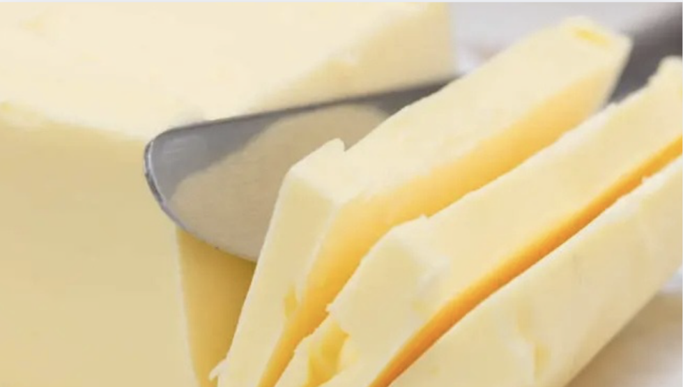 Lidl senkt den Butterpreis auf 1,99 Euro pro 250g-Päckchen. Damit liegt der Verkaufspreis unter dem Großhandelswert. Der Milchmarkt bleibt angespannt.