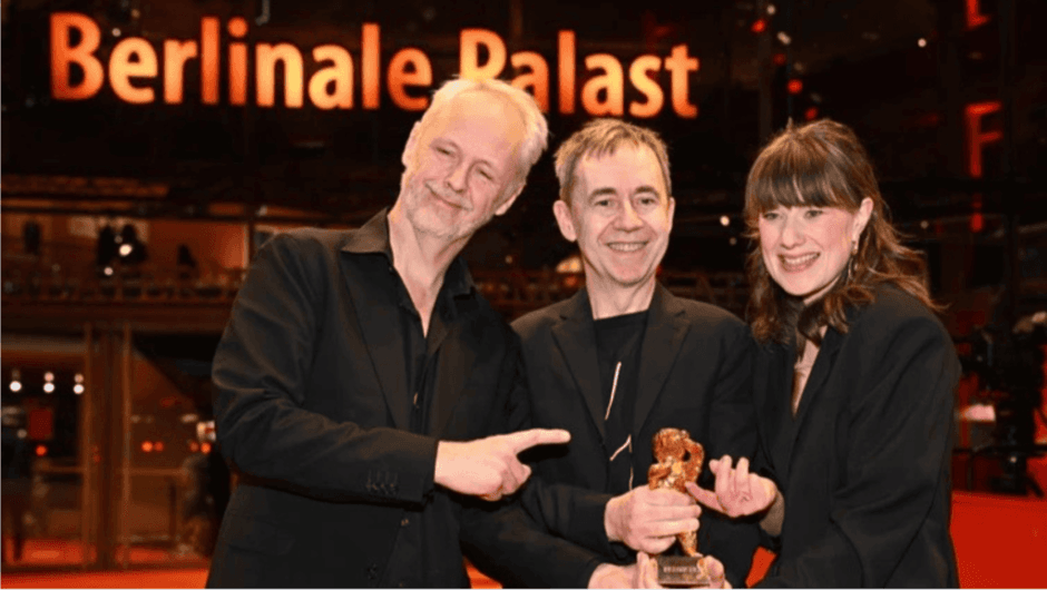 Berlinale 2025: „Dreams (Sex Love)“ gewinnt den Goldenen Bären, Andrew Scott und Rose Byrne erhalten Preise. Tilda Swinton wird mit dem Ehrenbären geehrt.