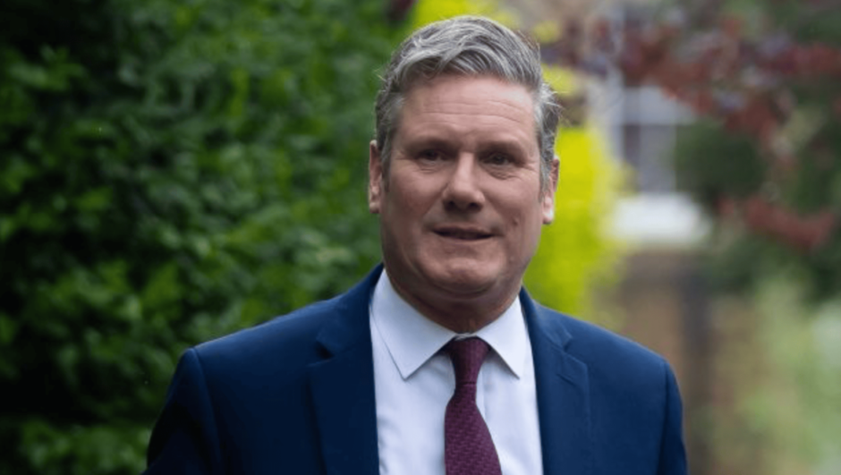 Großbritannien verschärft seine Sanktionen gegen Russland. Premierminister Starmer fordert mehr wirtschaftlichen Druck auf Putin und eine Senkung der Ölpreise durch die G7-Staaten.