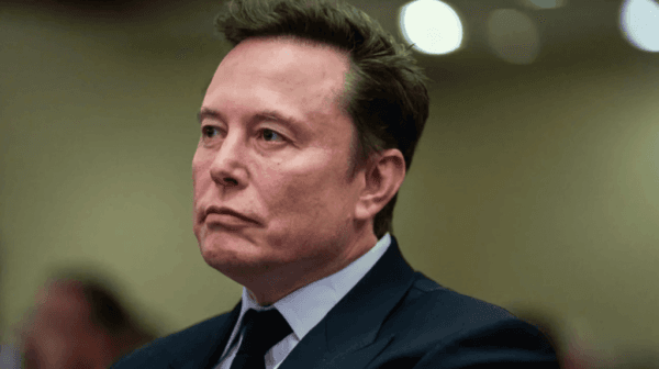 Über 230.000 Kanadier fordern die Aberkennung von Elon Musks Staatsbürgerschaft. Die Petition wirft ihm vor, gegen Kanadas nationale Interessen zu handeln.