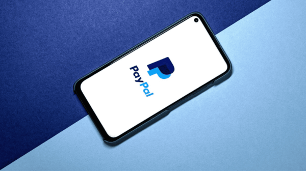 PayPal übertrifft Erwartungen mit starkem Q4 2024, doch steigende Kosten und schwaches Checkout-Wachstum belasten die Aktie.