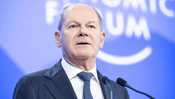 Scholz lehnt Friedensmission in der Ukraine ab: „Das hieße, Kiew gibt Gebiete auf.“ Europa müsse erst verhandeln, bevor Sicherheitsgarantien folgen.