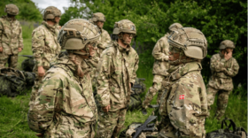 Dänemark führt ab 2026 die Wehrpflicht für Frauen ein, um die Armee zu stärken. Es ist das dritte NATO-Land, das Frauen verpflichtend einzieht.