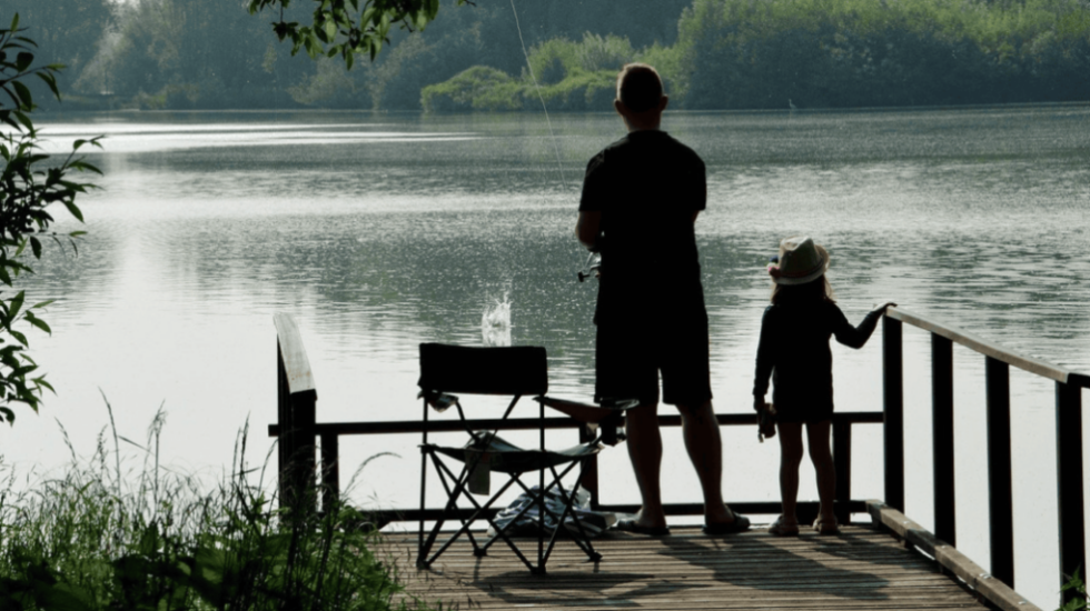 Wo kann man in Deutschland ohne Angelschein angeln? Entdecke 5 legale Orte für Hobbyangler, Anfänger und Touristen mit genauen Adressen und Tipps.