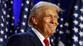 EU verhängt milde Strafen gegen Apple und Meta, um US-Präsident Trump nicht zu provozieren. Firmen müssen Regeln ändern, Bußgelder bleiben niedrig.