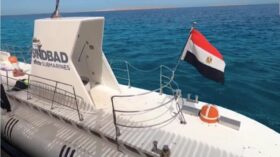Bei einem tragischen Unfall nahe Hurghada ist ein Tourist-U-Boot mit russischen Passagieren gesunken. Mindestens sechs Menschen kamen ums Leben, darunter auch Kinder.