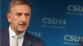 Günther Felßner (CSU) zieht sich wegen Umweltprotesten vom Amt des Bundeslandwirtschaftsministers zurück – Aktion auf seinem Hof sorgt für Aufsehen.