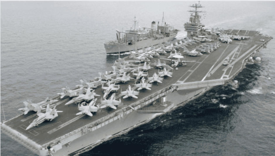 Huthi-Rebellen greifen US-Flugzeugträger im Roten Meer an. Reaktion auf Luftangriffe der USA gegen Jemen. Eskalation im Nahen Osten droht.