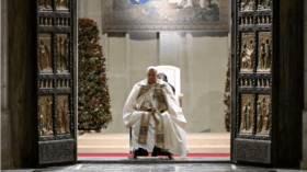 Papst Franziskus setzt trotz Krankenhausaufenthalt umfassende Reformen in der katholischen Kirche durch. Ein klares Signal für seinen Verbleib im Amt.