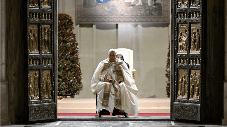 Papst Franziskus setzt trotz Krankenhausaufenthalt umfassende Reformen in der katholischen Kirche durch. Ein klares Signal für seinen Verbleib im Amt.