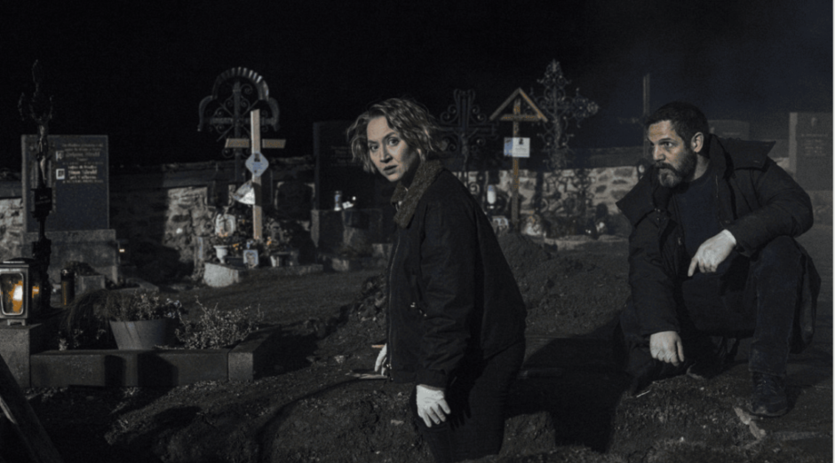 „Totenfrau“ Staffel 2 endet schockierend – wir erklären das Netflix-Finale, entschlüsseln geheime Hinweise und zeigen, welche offenen Fragen nach dem Abspann bleiben.
