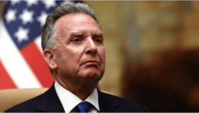 USA erwägen Militärschlag gegen Iran, falls Atomwaffen im Spiel sind, so Trump-Gesandter Whitkoff. Diplomatie bleibt aber Option.