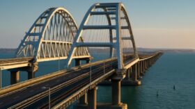 Laut NYT griff die Ukraine im August 2024 heimlich die Krim-Brücke an. Die Schäden blieben begrenzt. Die Aktion war Teil der erfolgreichen Operation „Mondregen“.