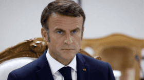 Frankreichs Präsident Macron schließt europäische Bodentruppen in der Ukraine vorerst aus, hält sie aber nach einem Waffenstillstand für möglich.