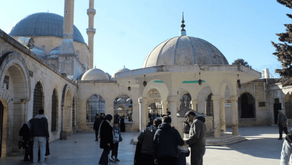 Ramadan 2025 und Iftar 2025 haben begonnen! Alle wichtigen Informationen zu Fastenzeiten, Imsak- und Iftar-Zeiten in Deutschland, Regeln und sozialen Aspekten des Ramadan.