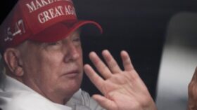 Trump schließt Entlassungen nach dem Signal-Leak kategorisch aus. Er stärkt seinem Sicherheitsteam den Rücken und spricht von einer medialen Hexenjagd.