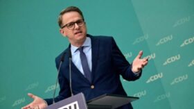 CDU, CSU und SPD planen laut Koalitionspapier Reformen beim Bürgergeld: keine Karenzzeit, strengere Sanktionen, mehr Pflichten. Renewz berichtet über Details.