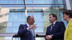 Friedrich Merz droht trotz Koalitionsvertrag der politische Absturz. Sinkende Umfragewerte, Kurswechsel und Vertrauensverlust setzen ihn massiv unter Druck.