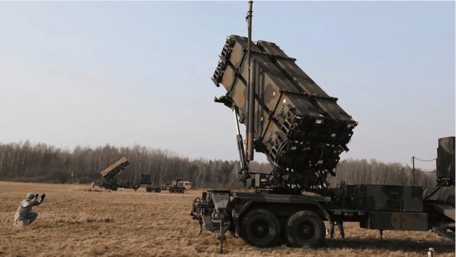 Selenskyj: Ukraine will zehn Patriot-Systeme für 15 Mrd. $ kaufen. Gespräche über Kauf oder Lizenz. USA zögern, NATO-Gipfel brachte neue Zusagen.