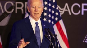 Joe Biden kritisierte in seiner ersten Rede nach dem Amt die Trump-Regierung scharf. Sorge um Sozialversicherung sorgt für Unruhe bei Millionen.