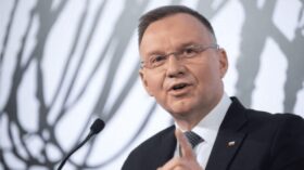 Duda warnt vor Russlands Eskalation: Atomwaffen an der EU-Grenze und Desinformation gegen NATO. Polens Präsident reagiert deutlich auf Moskaus Drohungen.