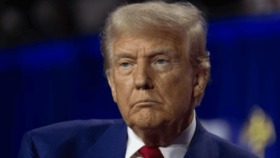 Donald Trump wartet noch diese Woche auf Putins Antwort zum Waffenstillstand in der Ukraine. Die USA wollen das Töten beenden, sagt er im Weißen Haus.