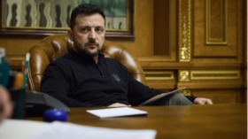 Selenskyj wirft China vor, Russland mit Waffen zu unterstützen – trotz früherer Zusagen von Xi Jinping. Drei chinesische Firmen wurden auf die ukrainische Sanktionsliste gesetzt.