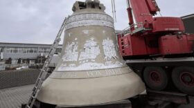 Größte Glocke der Welt reist von Polen nach Brasilien – mit dabei: cargo-partner aus NÖ. 55 Tonnen Logistik-Herausforderung im Namen des Glaubens.