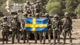 Schweden hat eine starke Rüstungsindustrie und könnte laut EU-Kommissar Kubilius eine Führungsrolle bei der Wiederaufrüstung Europas übernehmen.