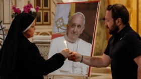 Beerdigung von Papst Franziskus am 26. April: Aufbahrung im Petersdom, letzte Ruhe in Santa Maria Maggiore. Vatikan und Gläubige nehmen Abschied.