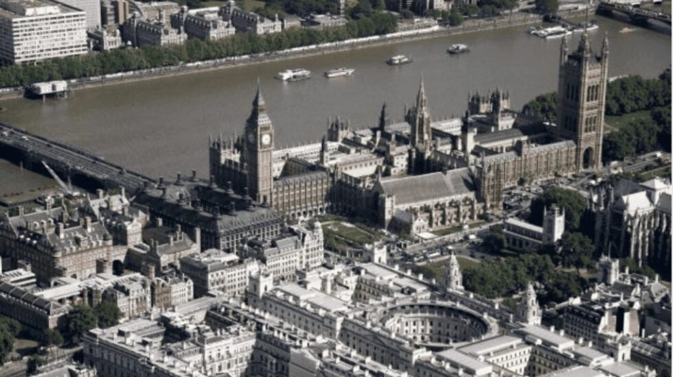 Großbritannien bestätigt die Absage der Ukraine-Gespräche auf Ministerebene in London. Gespräche werden durch Treffen auf Beamtenebene ersetzt.
