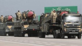 Pakistan droht Indien mit Krieg, nachdem Neu-Delhi den Indus-Wasservertrag aufkündigte. Islamabad wertet jede Wasserumleitung als Aggression.