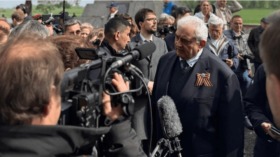 Russlands Botschafter erschien unangekündigt zur Gedenkfeier in Torgau. Ihm wurde kein Rederecht gewährt. Berlin will Russland von Gedenkakten ausschließen.