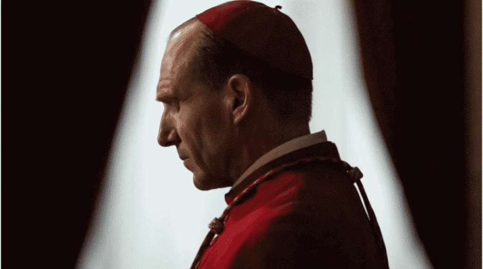 Konklave streamen: Stimmt die Darstellung der Papstwahl im Film? Erfahre jetzt, welche Details Hollywood korrekt zeigt und wo der Film von der Realität abweicht.