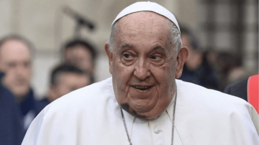 Im Vatikan nehmen Tausende Abschied von Papst Franziskus. Die Trauermesse auf dem Petersplatz wird von weltweiten Staatsoberhäuptern begleitet.