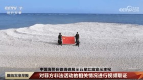 China übernimmt Sandy-Cay-Riff nahe philippinischem Stützpunkt und hisst Flagge, Philippinen und USA bereiten größte Militärübungen gegen China vor.