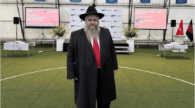 Oberrabbiner Mosche Asman richtet sich mit einem Lied an Donald Trump: Er bittet um Hilfe für einen gerechten Frieden.