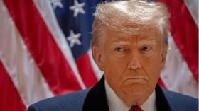 Antrag auf Amtsenthebung von Trump eingereicht: schwere Vorwürfe, Verfassungsverletzungen, Druck auf Medien, Machtmissbrauch, Proteste in den USA.