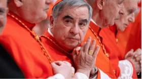 Kardinal Giovanni Angelo Becciu verzichtet auf die Teilnahme am Konklave 2025 und folgt damit dem Wunsch des verstorbenen Papstes Franziskus.