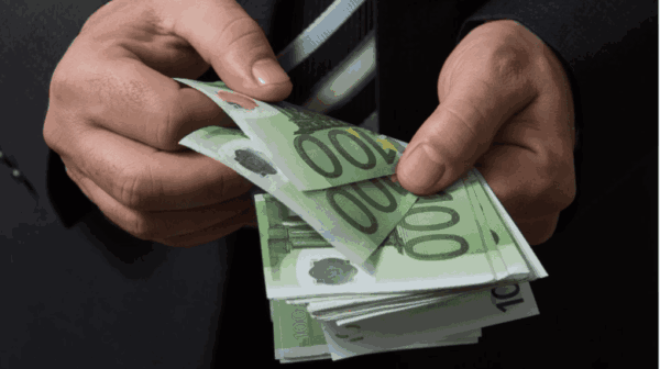 Geld alle, Konto leer, Bank sagt nein? Willkommen im Alltag. Zum Glück gibt’s Onlinekredite, die schnell, diskret und sogar ohne Schufa helfen – wenn man weiß, wo.