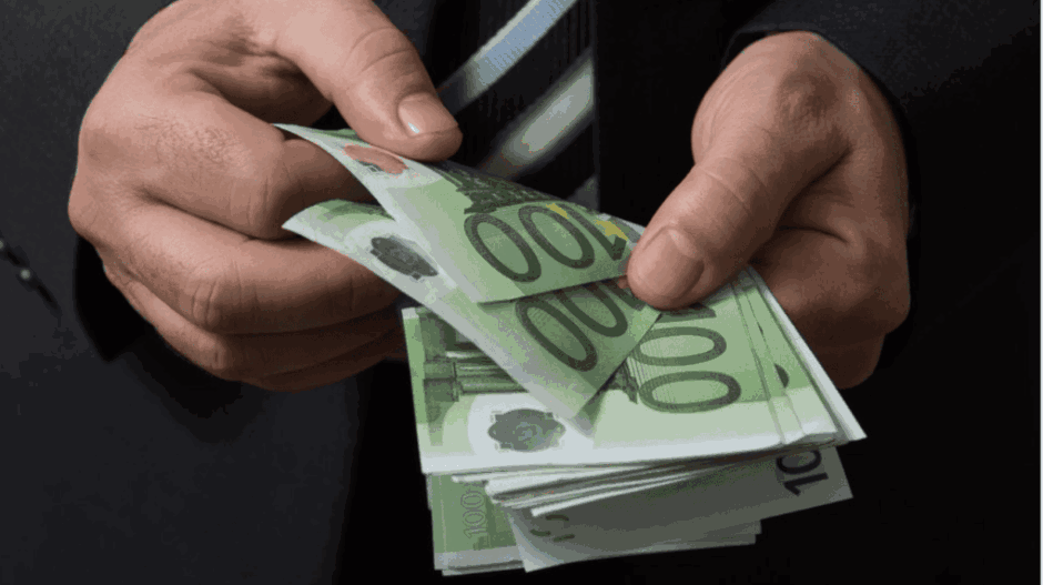 Geld alle, Konto leer, Bank sagt nein? Willkommen im Alltag. Zum Glück gibt’s Onlinekredite, die schnell, diskret und sogar ohne Schufa helfen – wenn man weiß, wo.