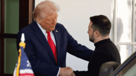 Donald Trump Ukraine: Die USA sichern sich durch ein Rohstoffabkommen Zugang zu ukrainischen Ressourcen. Kiew bleibt Eigentümer. Keine Rückzahlung. Trump nennt es einen Erfolg.