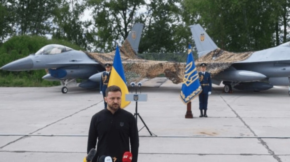 Selenskyj berät über F-16-Lieferungen. Neue Kampfjets sollen bald eintreffen. Weitere systemische Maßnahmen zur Stärkung der Luftwaffe geplant.