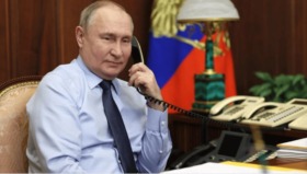 Trump behauptet, EU-Führer hätten ihn gebeten, Putin anzurufen, da dieser ihre Anrufe ignoriere. Russland solle laut Trump „die ganze Ukraine aufgeben“.