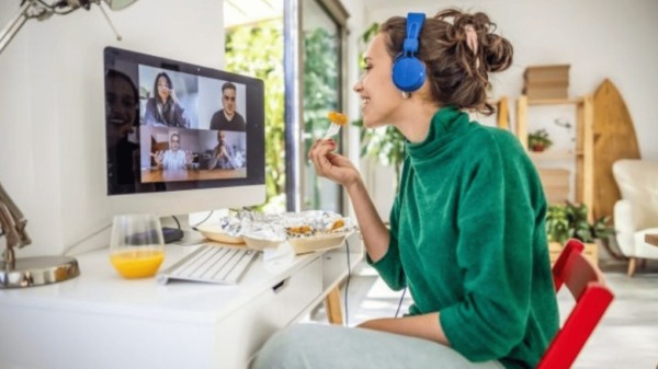 Microsoft stellt Skype im Mai 2025 ein. Alle Konten und Chats werden zu Teams übertragen. Nutzer können Daten bis Januar 2026 exportieren.
