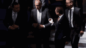 Friedrich Merz wird im zweiten Anlauf mit 325 Stimmen zum Kanzler gewählt – nach historischem Scheitern im ersten Wahlgang trotz Koalitionsmehrheit.